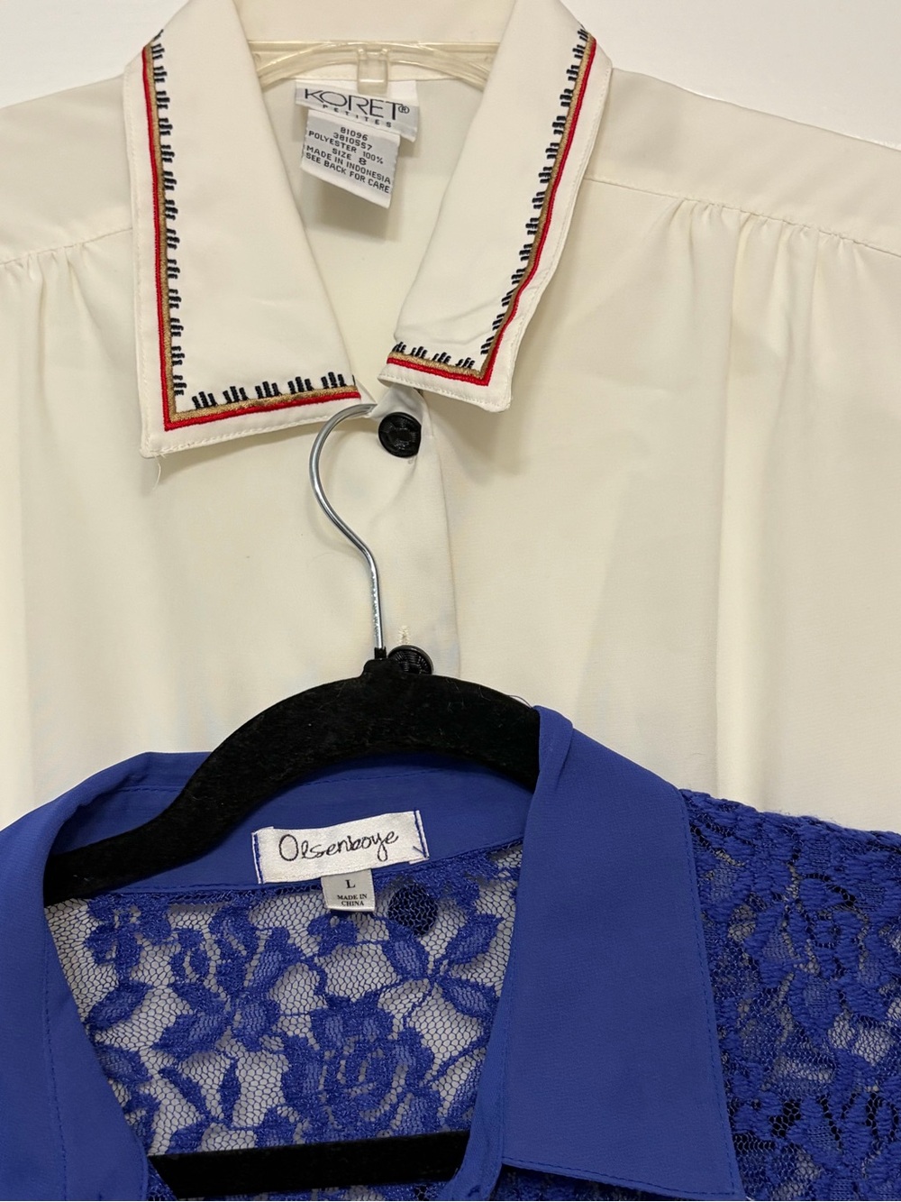 Koret Cream Blouse with Red & Black Trim